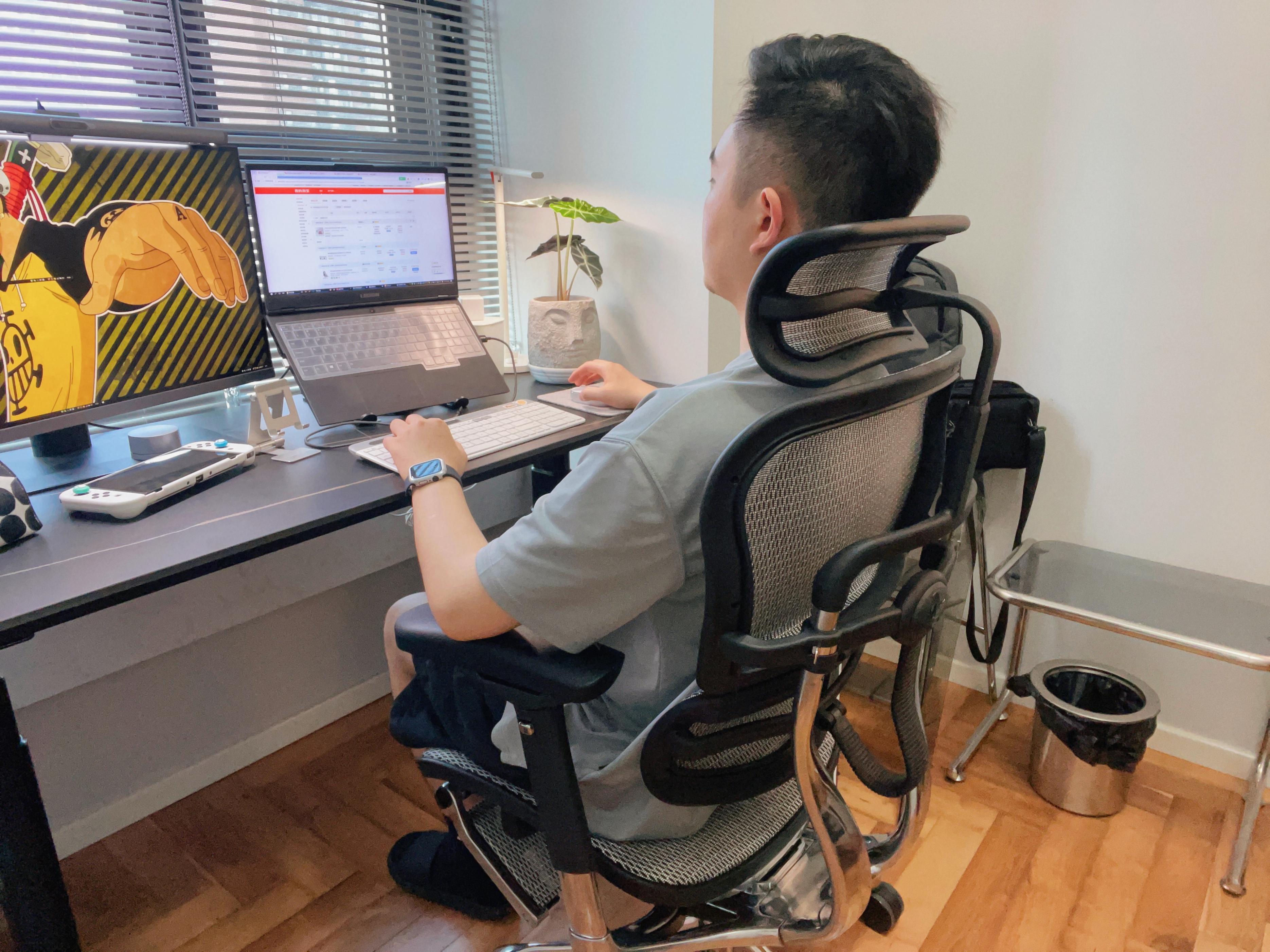 晒晒居家办公的电脑桌,晒晒我的居家办公环境