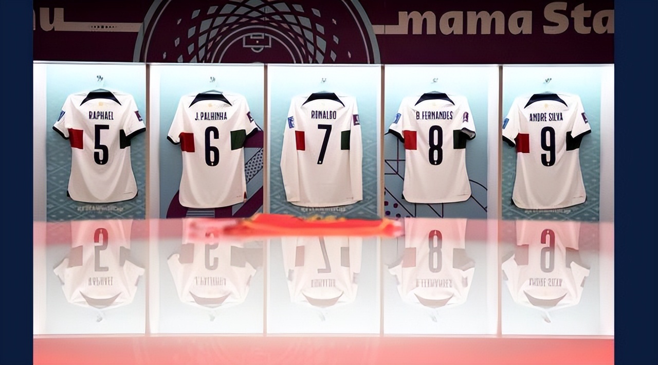 c罗外表高傲性格收敛,抹着眼泪离开