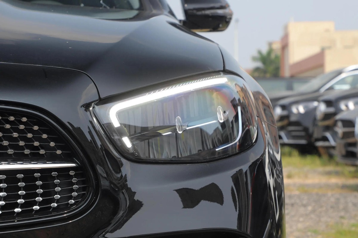 奔驰e级走量车型,奔驰e级真的是普通人的天花板吗