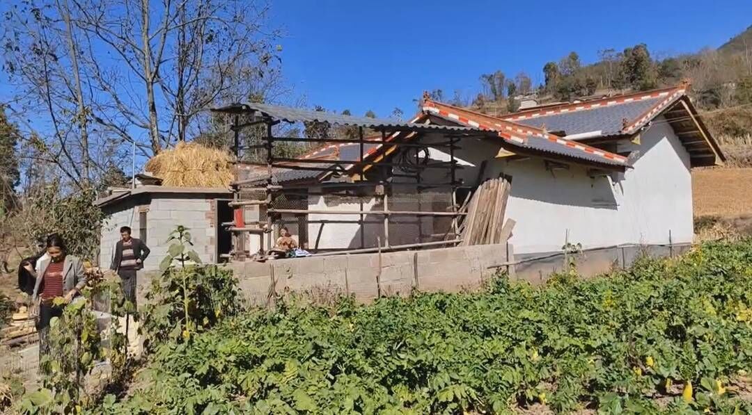 摆拍“女孩捡瓶子挣学费”，别让“卖惨”短视频收割爱心和流量｜荔枝时评