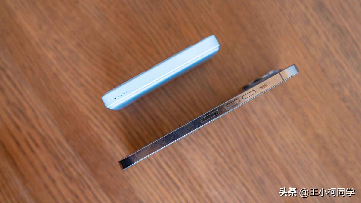 anker磁吸充电宝使用教程,anker磁吸充电宝一代与二代区别