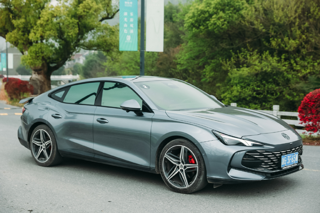 上汽名爵MG7今日上市 (上汽名爵mg7开始预售)