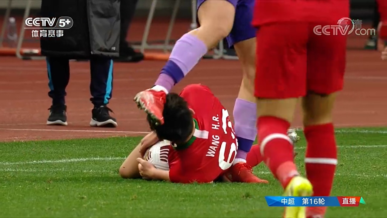 三*用军**命，奈何黑裁判尺度不一，河南建业哑巴吃黄连3分变1分