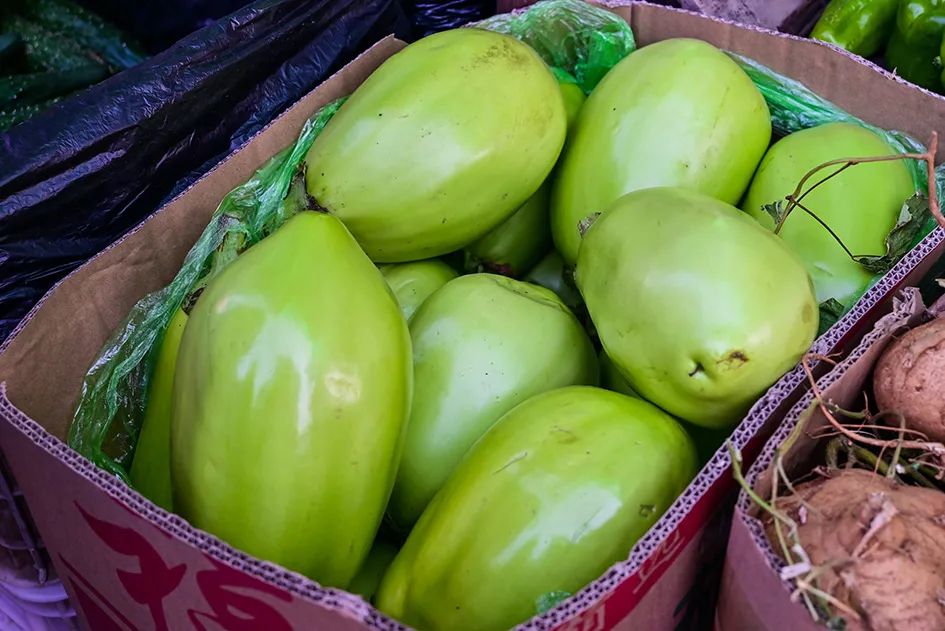 西山脚下的早市,闲逛最具人间烟火气的早市