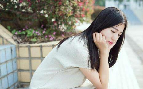 怎样去跟女孩子聊天,如何用正确的方式跟女孩子聊天