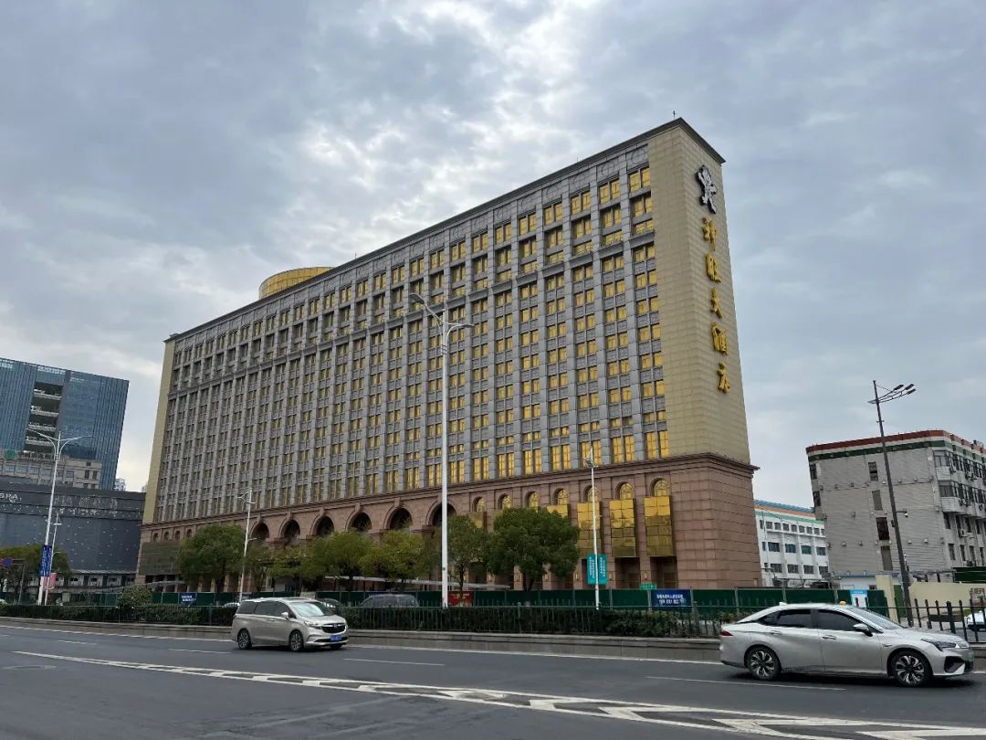 历经14年！南京地标商业终于动了，不过部分仍在烂尾…