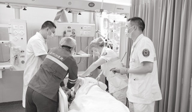 02年重庆夫妇遭投毒亡，村民白酒泡尸等待破案，家属追凶20年未果