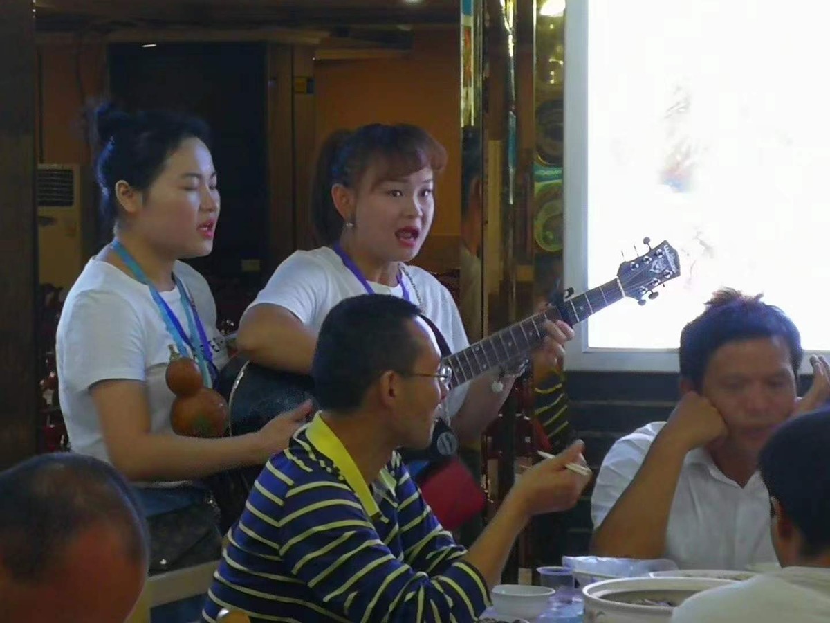 据说武汉的夜生活就是从吉庆街开始的，可现在已经变成了城市毒瘤