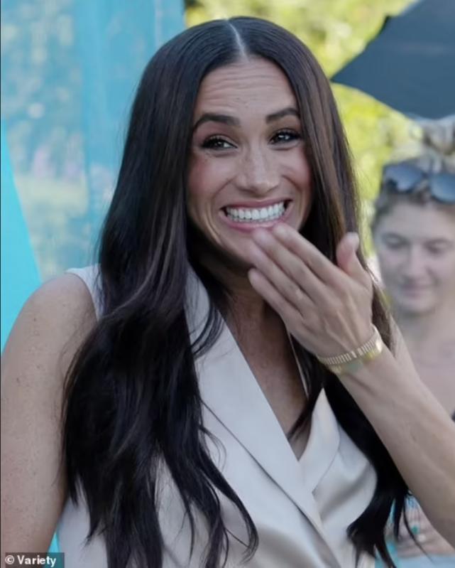 没结婚时，梅根就打哈里旗号要求餐厅留位置，“未来的公爵夫人”