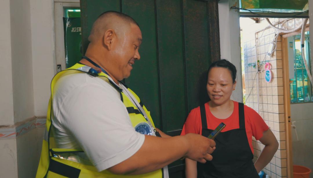 高素质东莞义警⑪|他与“影帝”之间只差一条红地毯