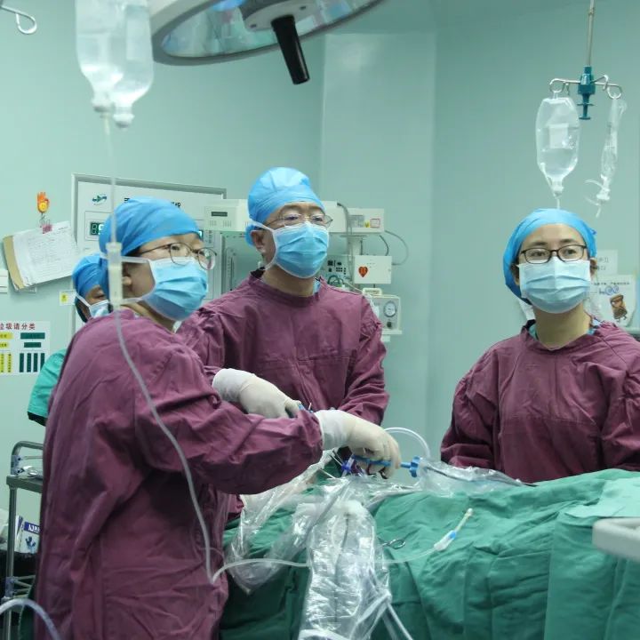 “术过无痕”，一个小孔解决孩子大问题