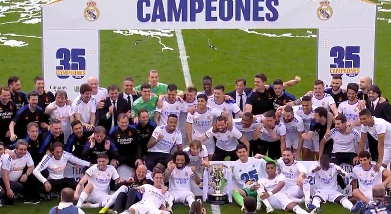 众生相!马塞洛高举奖杯,安切洛蒂被抛起,阿扎尔“带伤”庆祝