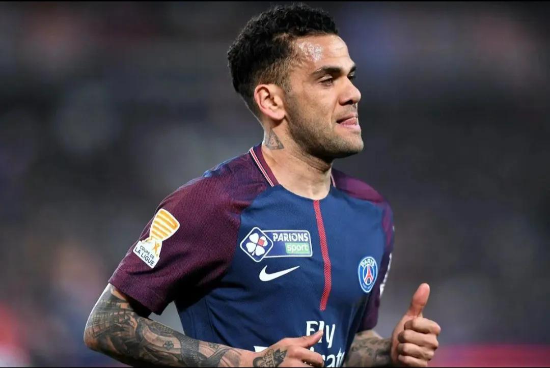 阿尔维斯有世界杯冠军吗,足坛阿尔维斯获得多少个冠军