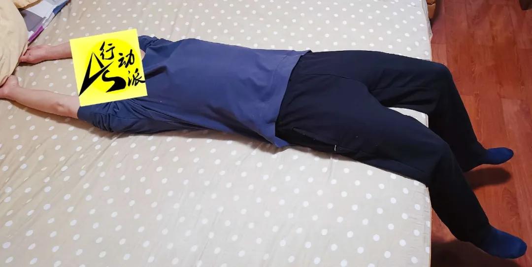 强直睡眠质量不好，半夜腰酸背痛？那就睡前拉伸缓解下