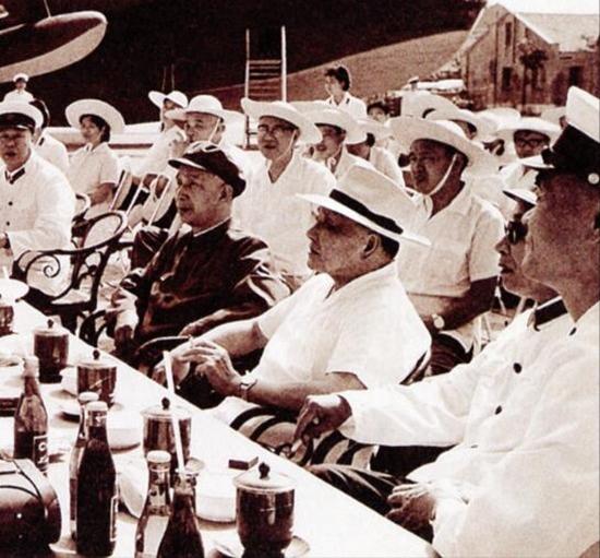 *小平邓**如何用20年带领中国崛起：是天佑中华，更是“自助者天助”