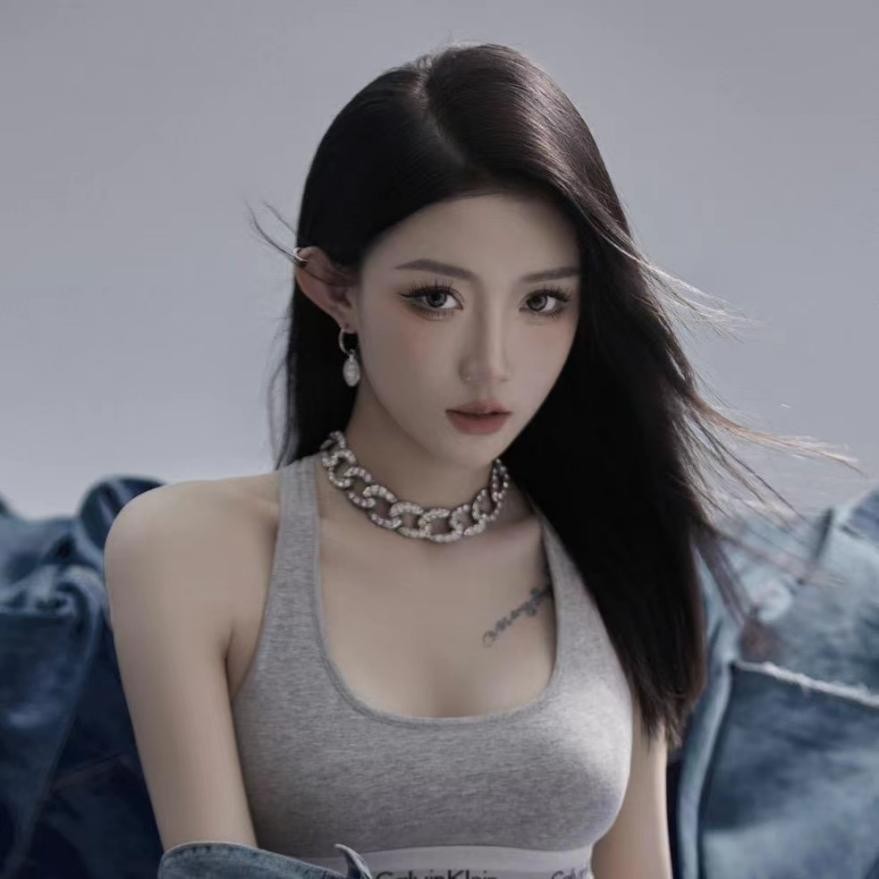 牌牌琦现状在哪,牌牌琦站在库里南上的照片