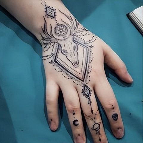 海娜手绘怎样赚钱,海娜手绘的工具和材料多少钱