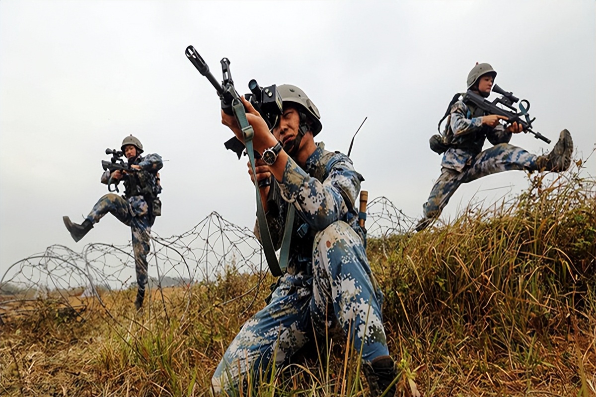 重装合成旅和机械化步兵师,中国合成营步兵连详细编制装备