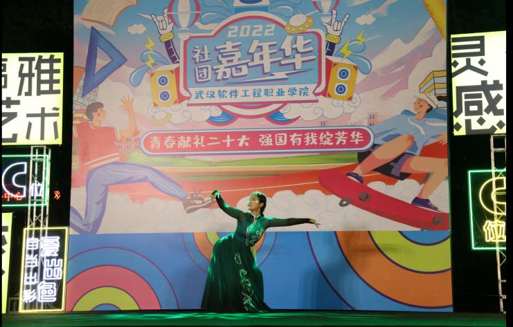 武汉软件工程职业学院在校学生,武汉软件工程职业学院春夏秋冬