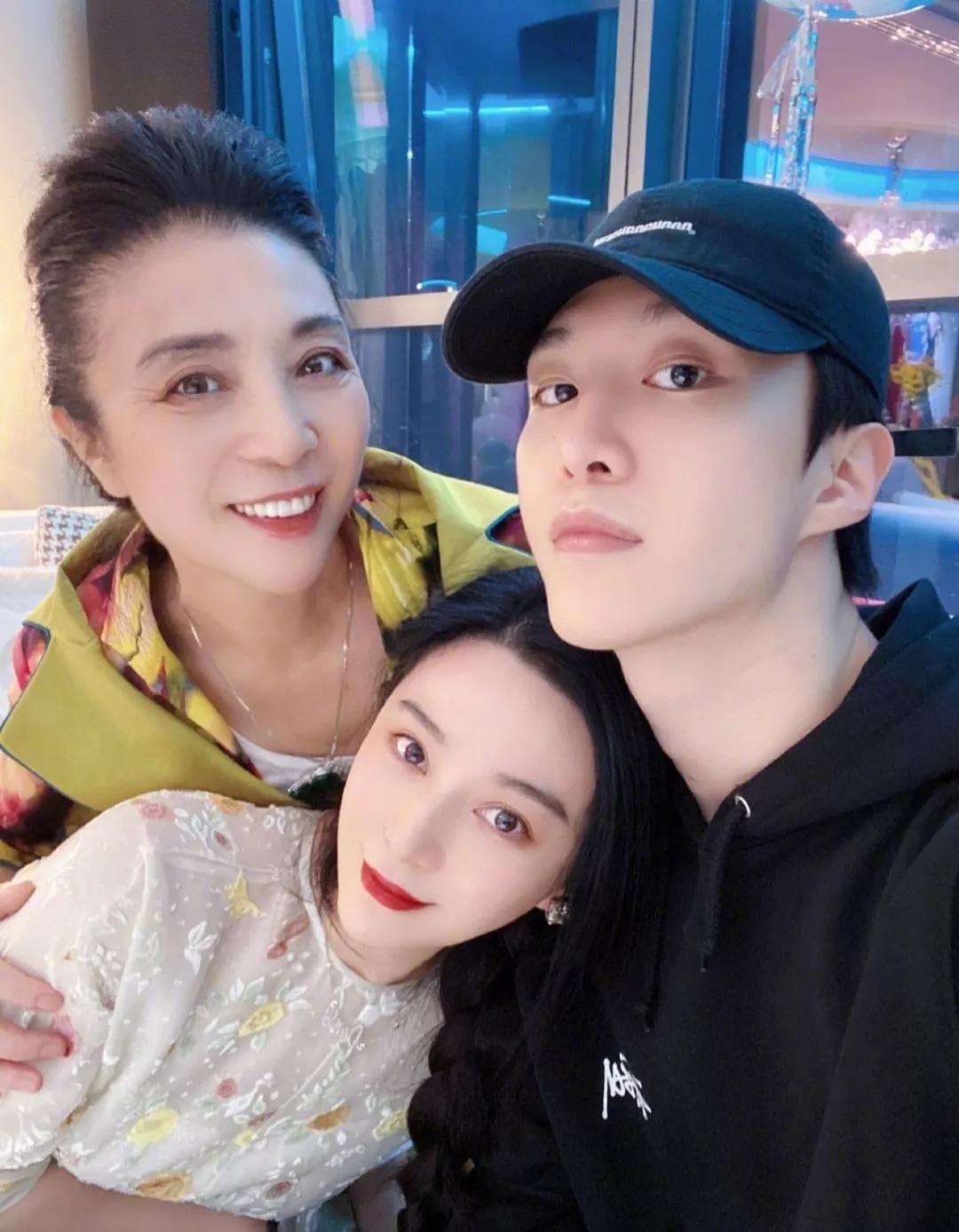 范冰冰和爸爸同台献唱,范冰冰爸爸参加婚礼照片