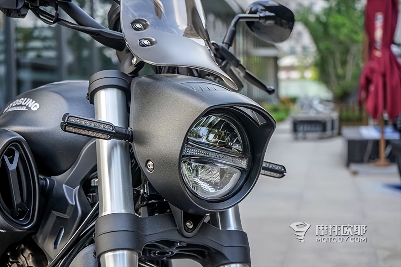 骁胜驯风300单座,骁胜驯风300座高