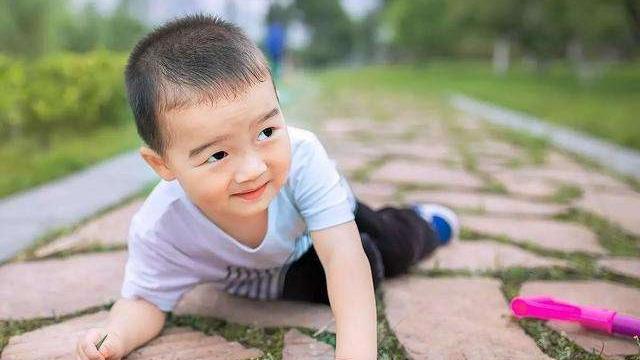 孩子一直喊着腿疼是什么原因,孩子晚上总是喊腿疼胳膊疼