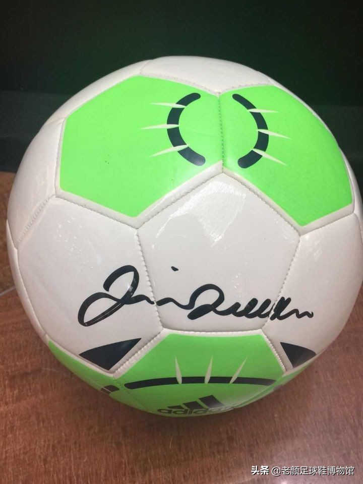 巩汉林的足球签名真的是赝品吗,巩汉林的签名球是赝品