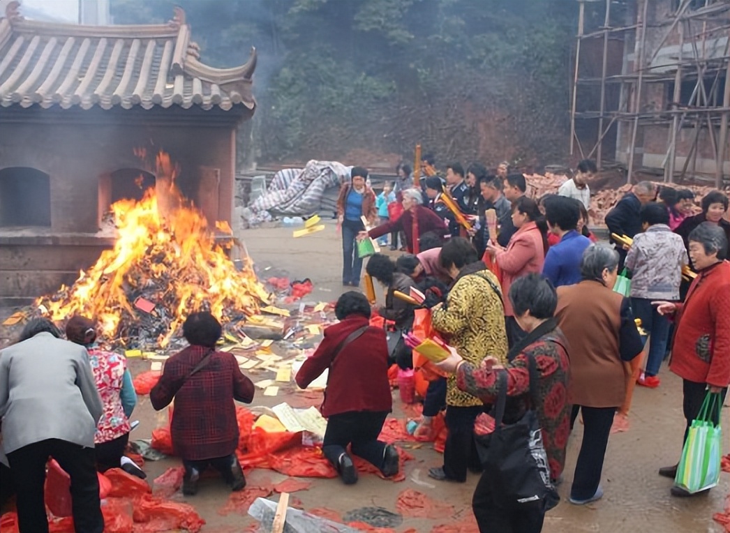 左眼跳财右眼跳灾民间说法,民间有句俗话叫左眼跳财右眼跳灾