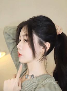 今年别再披头散发了三款减龄发型,秋冬季更适合有氛围感的发型