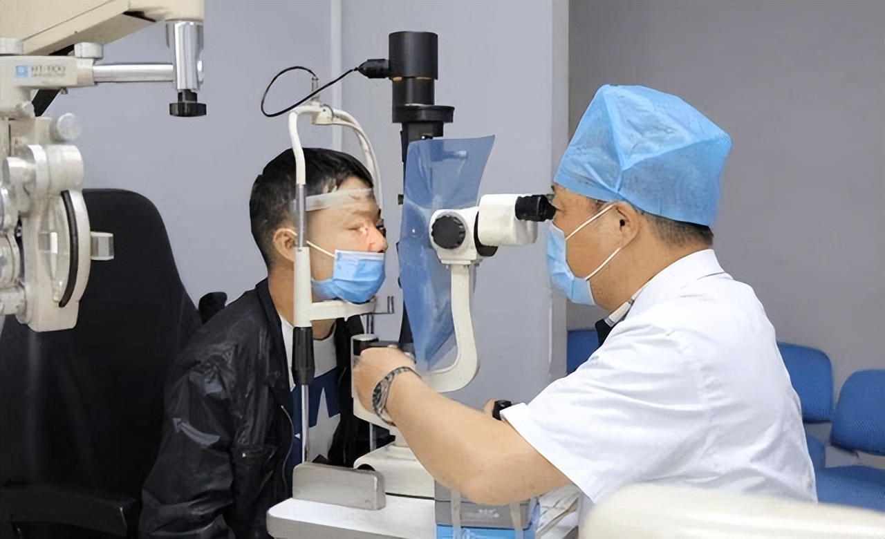 激光手术治近视眼可怕吗,激光手术治疗近视眼靠谱吗