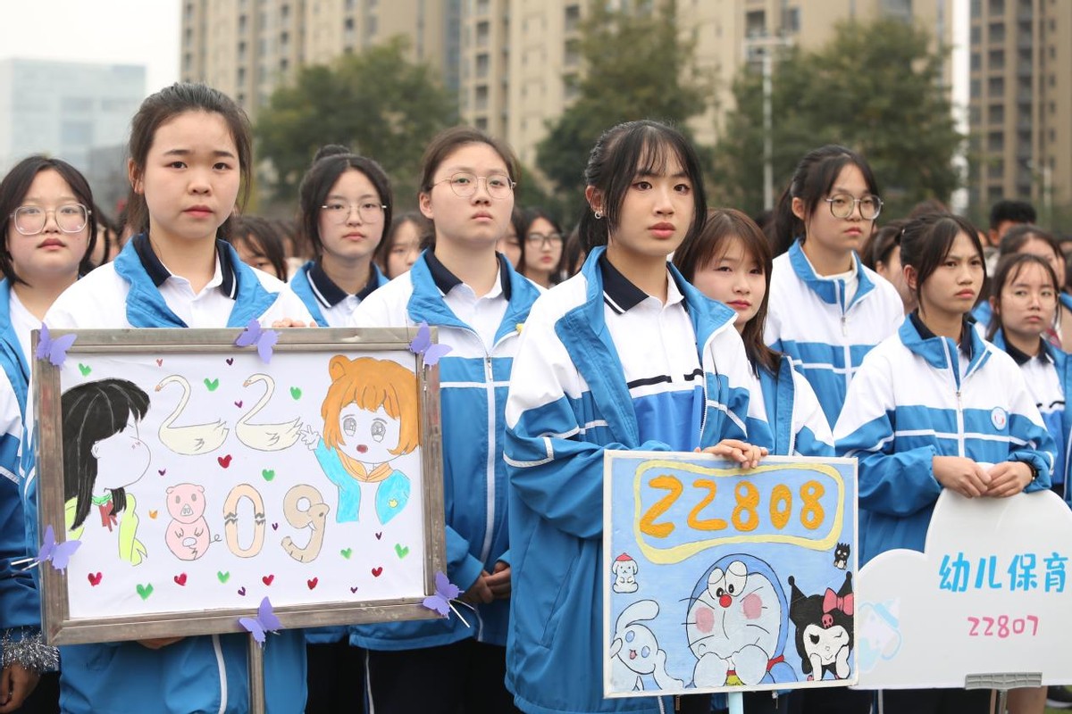 超燃超好看!四川这所中职运动会开幕式成大型cosplay现场?