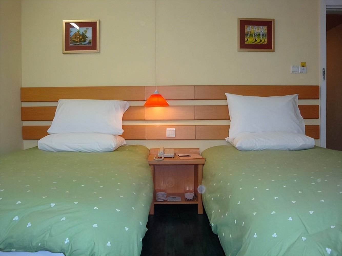 青岛住一个晚上最便宜多少钱,青岛住一晚哪里划算