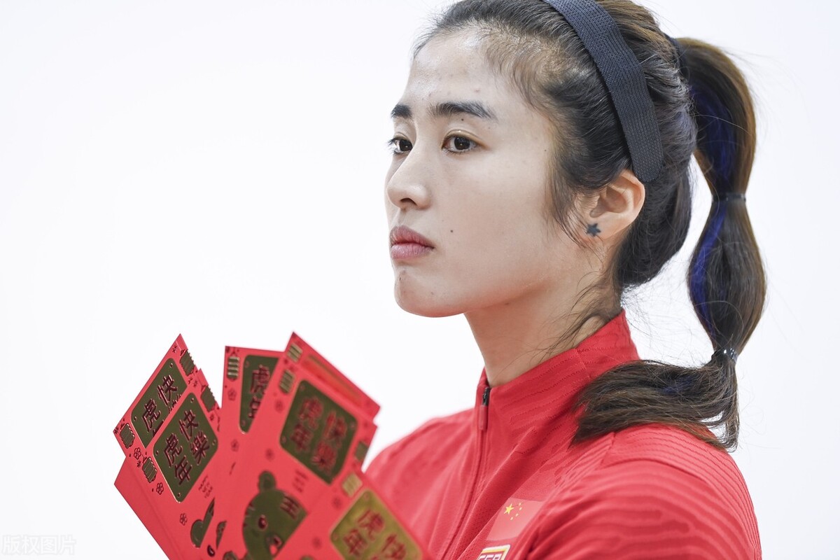 女足精神照亮前行之路,女足精神是永不言弃的拼搏精神