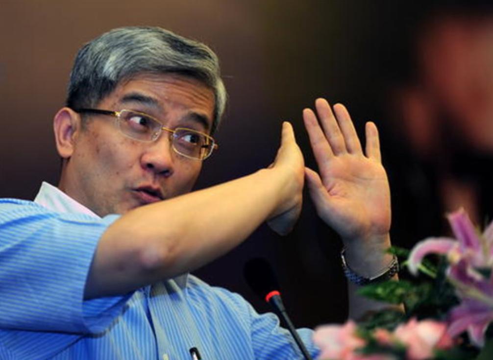 从良心经济学家到*子骗**专家，*咸平郎**如何跌落神坛？