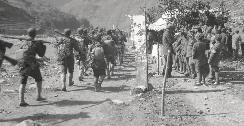 巾帼女兵连奋勇抗战全军覆没,百团大战美女战士被炸伤