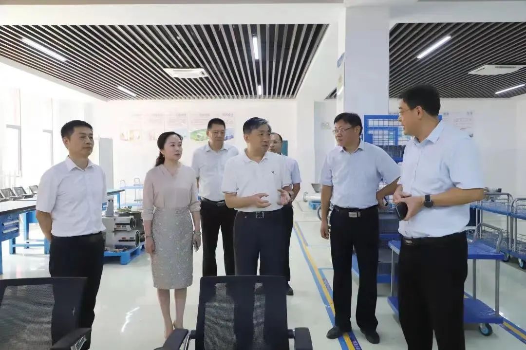 当教师节撞上中秋节广播稿,中秋节撞上教师节