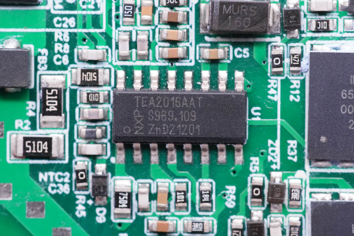 4C1A五个口，总功率达230W，华科生230W桌面充拆解