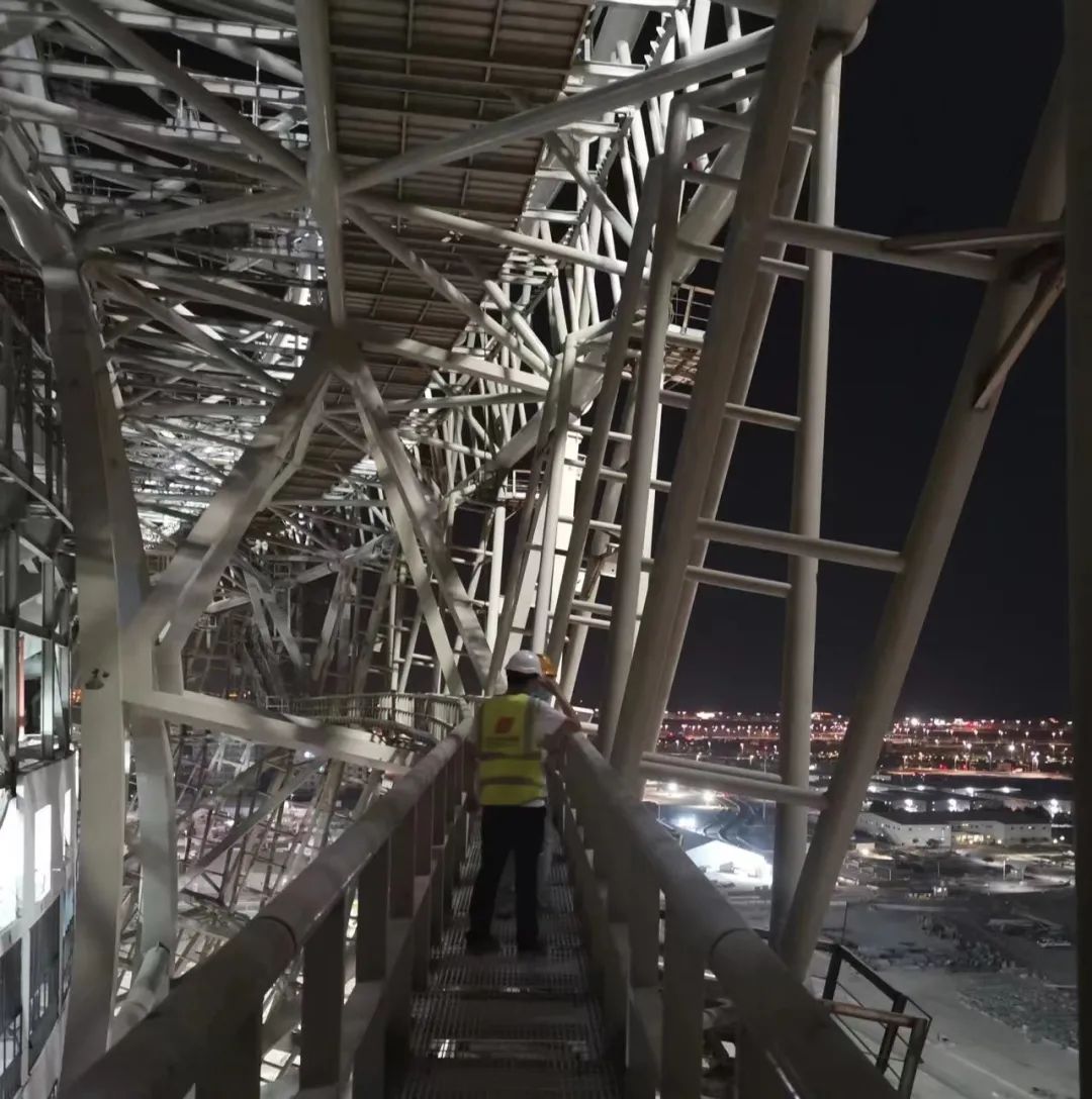 为世界杯球场搭筋骨,世界杯球场干仗