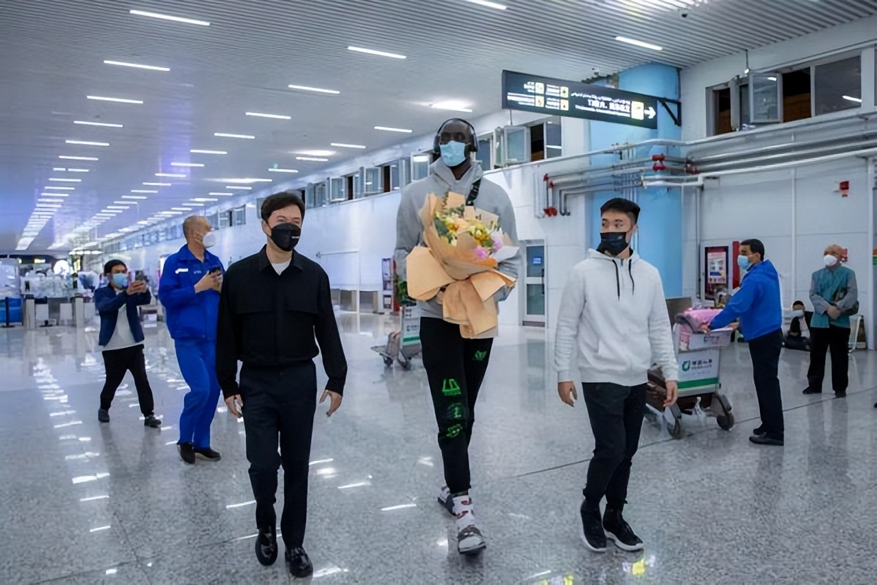 2米26身高外援,身高2米28的新疆外援