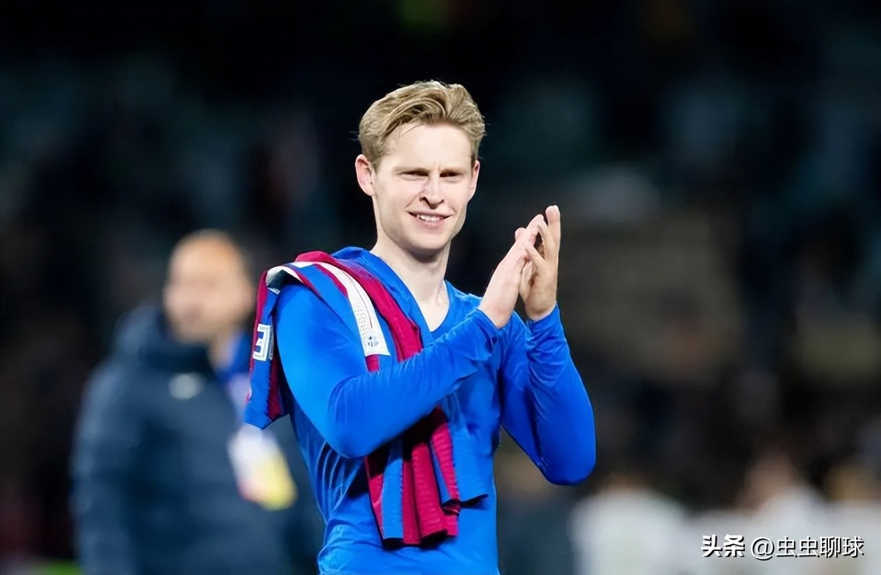 德容斜眼拉波尔塔,梅西发布会德容看拉波尔塔眼神