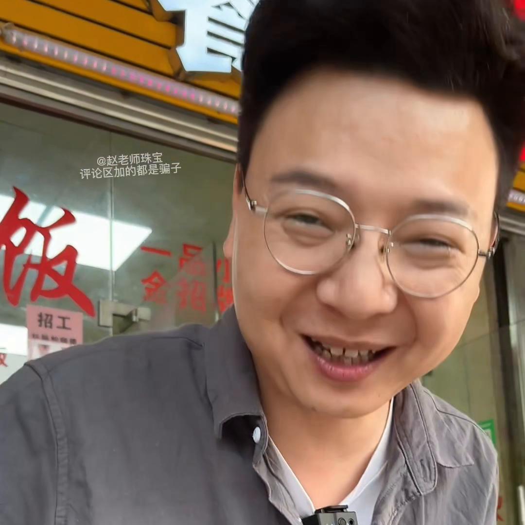 哪种紫色的翡翠手镯最好,淡淡的紫色的翡翠手镯