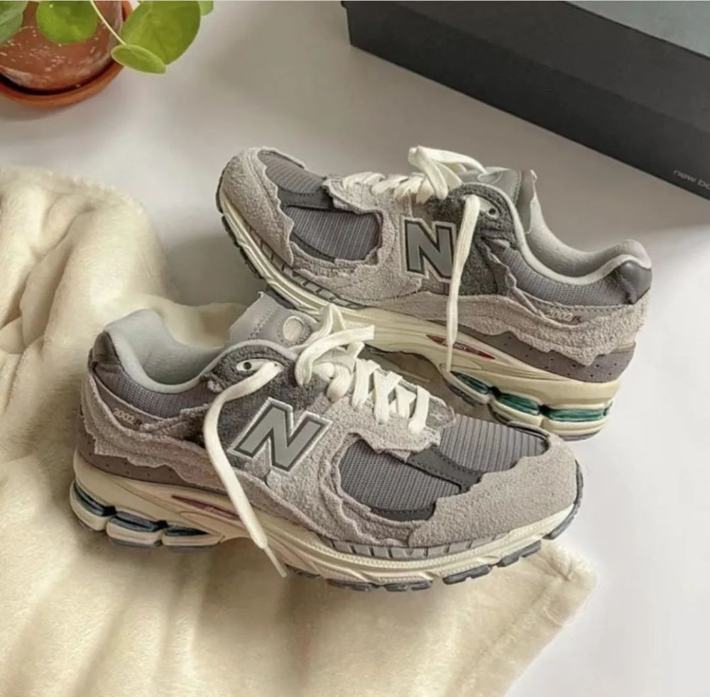 安踏多款老爹鞋曝光！满眼都是巴黎世家、新百伦的影子？