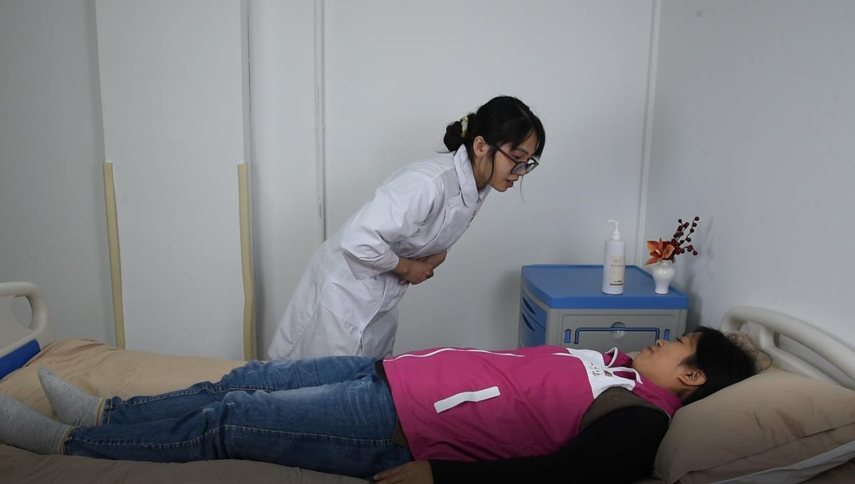 老人身上有褥疮不吃不喝能活多久,瘫痪老人褥疮严重怎么治疗好得快