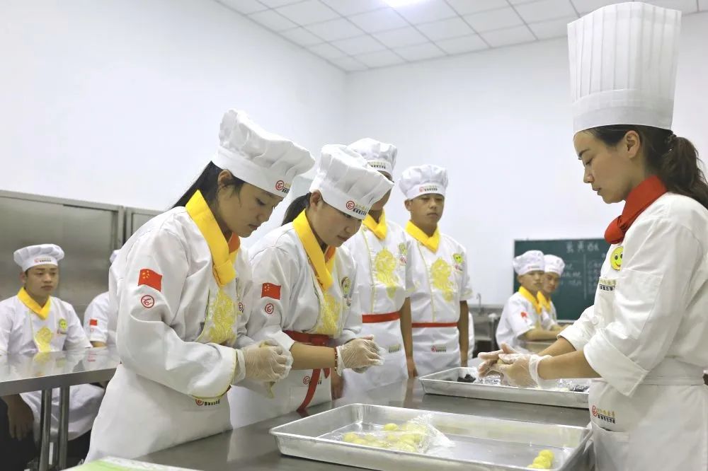 西点烘焙专业就业前景,西点烘焙师行业分析