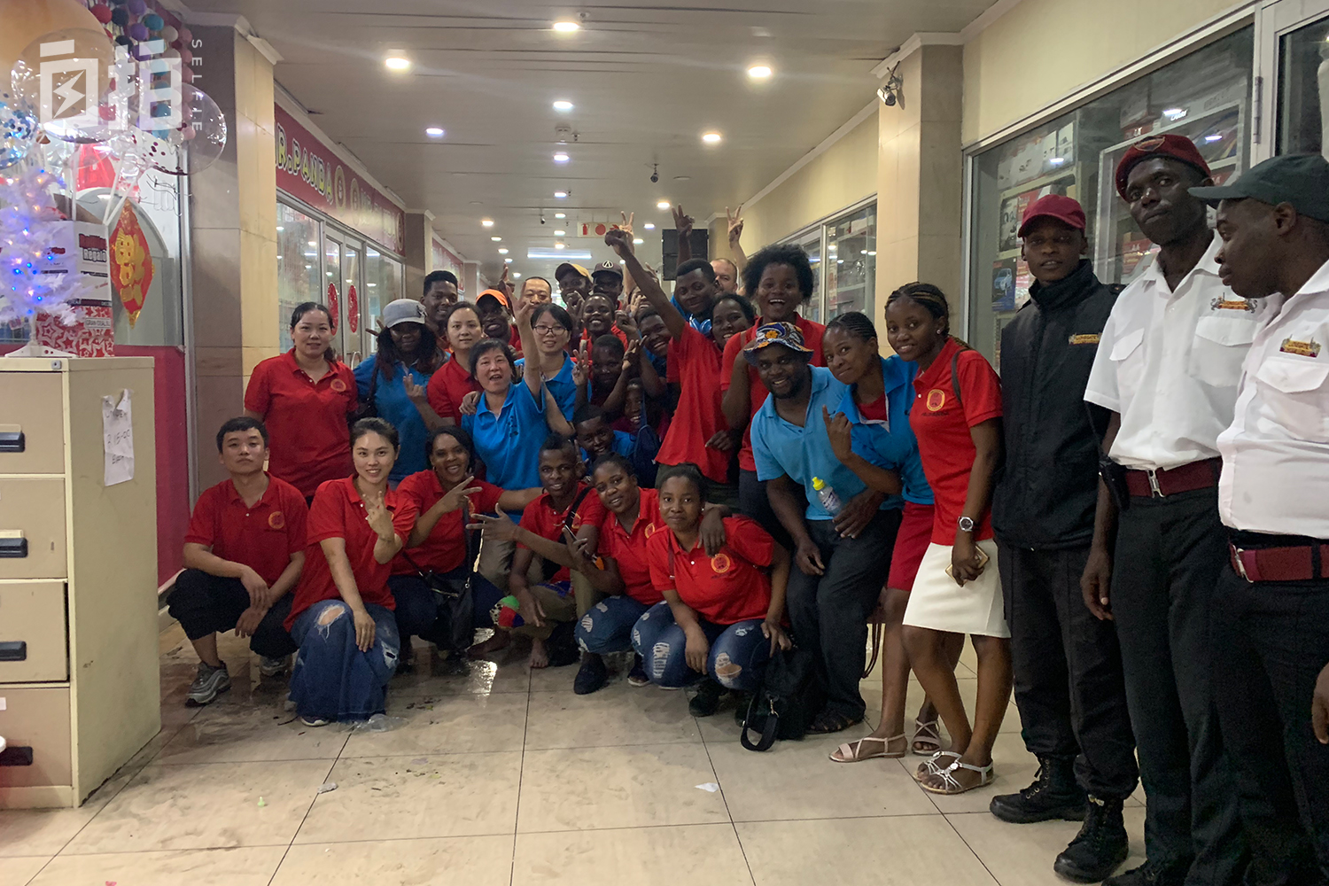 我，身高1.95米，16岁离开球队讨生活，在南非开持枪安保公司