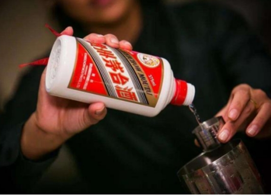 英国人涌入中国的原因,大批英国游客大肆涌入西班牙