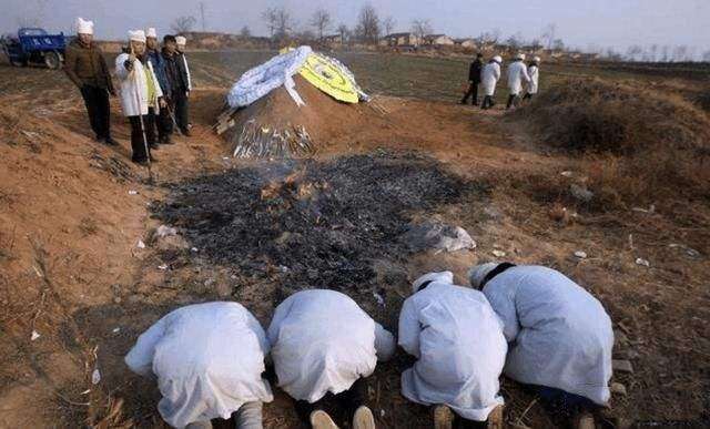 丧事下葬时应注意什么问题,丧事下葬后都注意什么呢