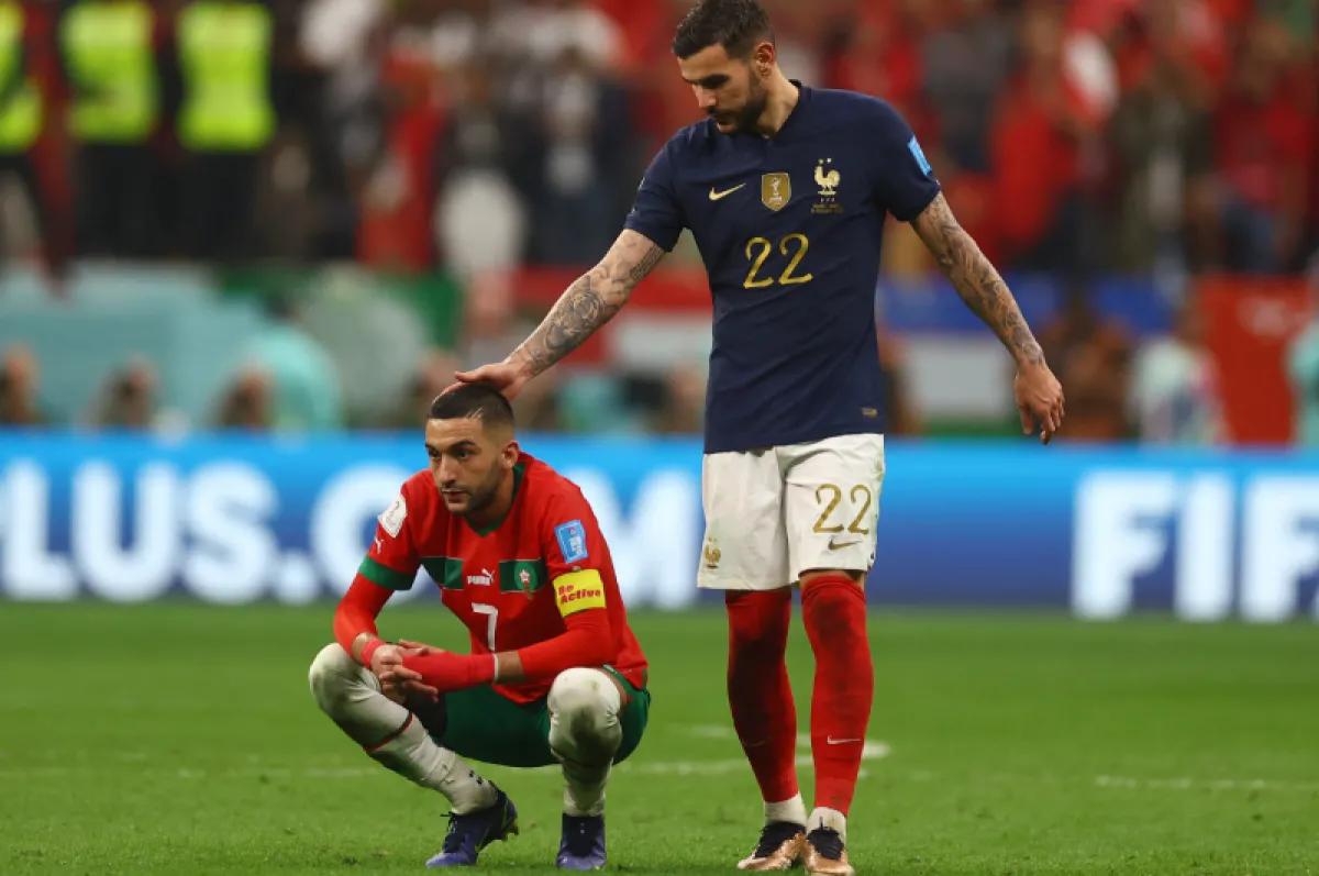 摩洛哥重视足球,摩洛哥赢了全体球员跪着感谢球迷