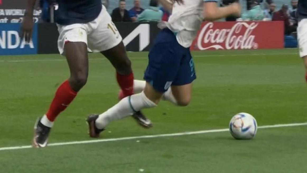 英格兰被裁判送进总决赛,凯恩点球罚丢英格兰反应