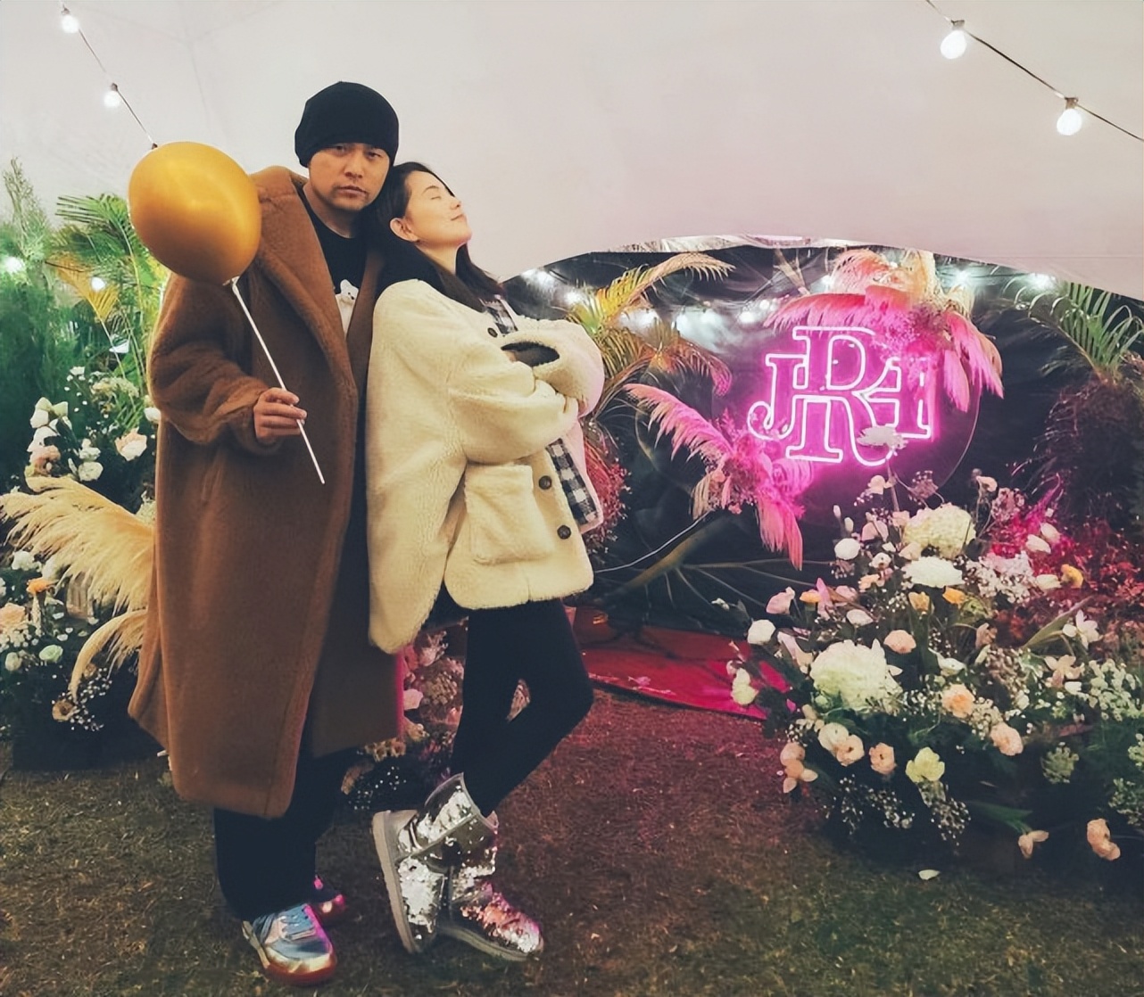 周杰伦发文庆祝与昆凌结婚七周年,周杰伦rap式官宣昆凌怀三胎